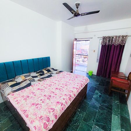 Pushpa Vatika Hotell Faizābād Eksteriør bilde